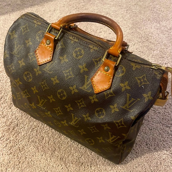 Louis Vuitton Handbags - LV Louis Vuitton Speedy 30 in Excellent Condition